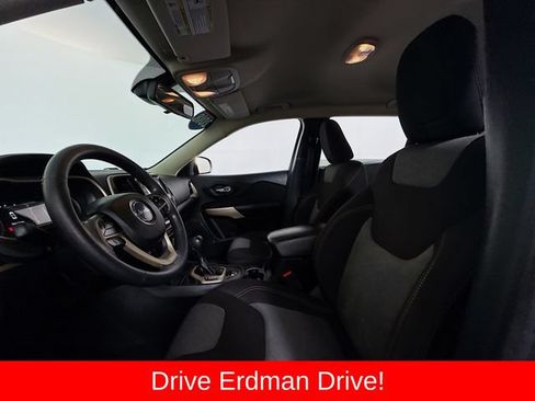 Used 2018 Jeep Cherokee Latitude FWD image 6