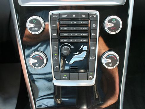 Used 2015 Volvo XC60 T6 w/ Protection Package AWD/4WD image 12