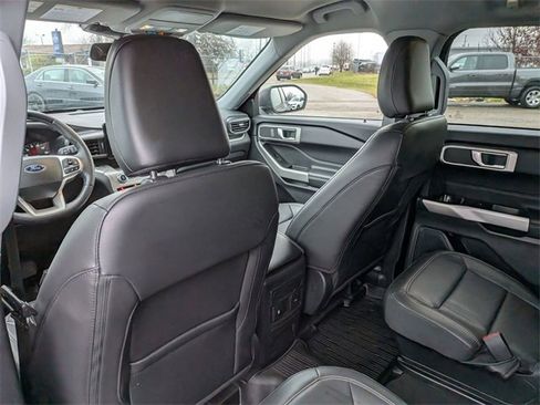 Used 2022 Ford Explorer XLT w/ Equipment Group 202A image 25