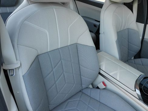 Certified 2023 BMW 760i xDrive AWD/4WD image 13