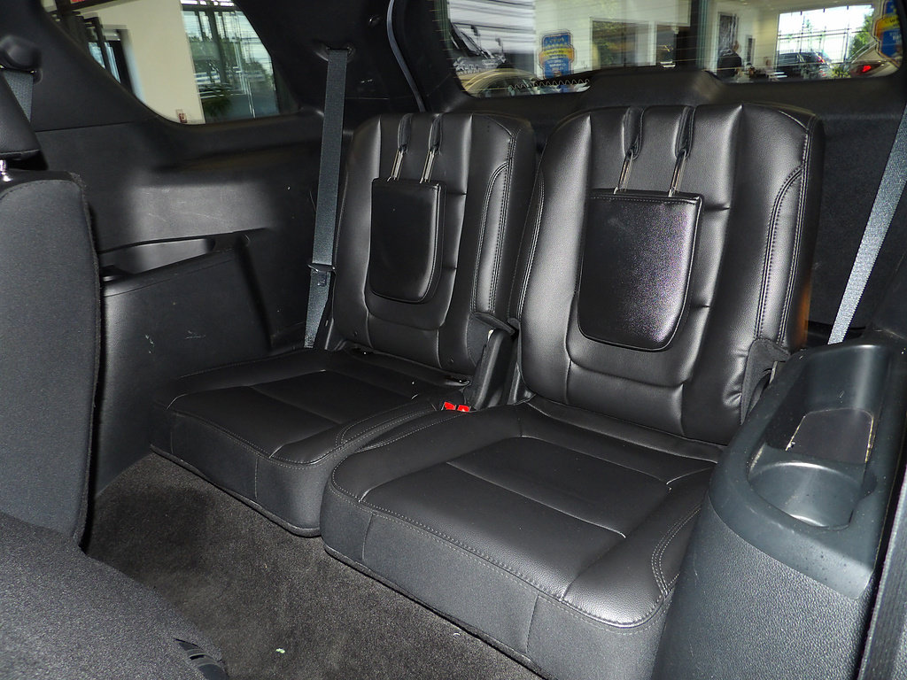 Used 2018 Ford Explorer XLT w/ Equipment Group 202A FWD image 25