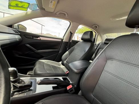 Used 2013 Volkswagen Passat 2.5 SE FWD image 11