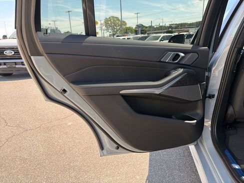 Used 2025 BMW X7 xDrive40i w/ M Sport Package AWD/4WD image 17