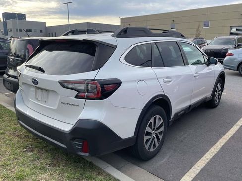 Used 2020 Subaru Outback Premium image 4