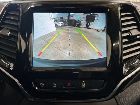 Used 2021 Jeep Cherokee Limited w/ Elite Package AWD/4WD image 32