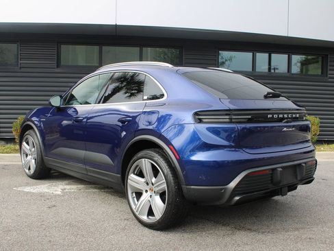 Certified 2024 Porsche Macan 4 Electric AWD/4WD image 3