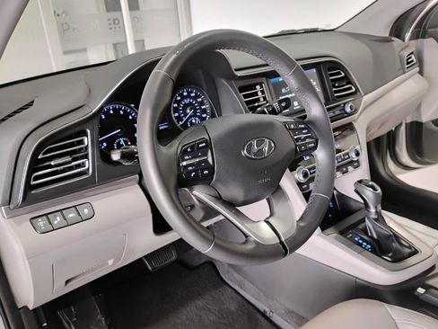 Used 2020 Hyundai Elantra Limited FWD image 59