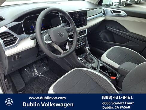 New 2025 Volkswagen Taos SE image 9
