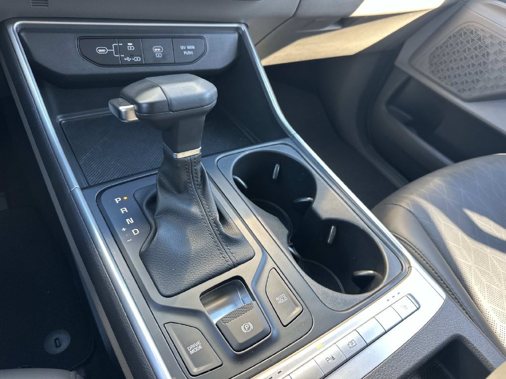 Used 2025 Kia Carnival FWD image 23