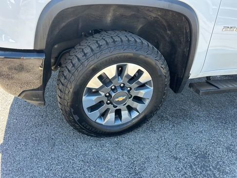 Used 2024 Chevrolet Silverado 2500 Custom w/ Custom Convenience Package image 10