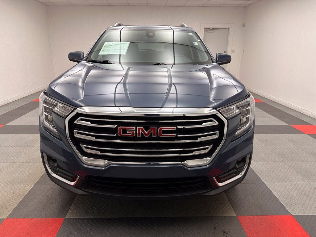 Used 2024 GMC Terrain SLT FWD image 2