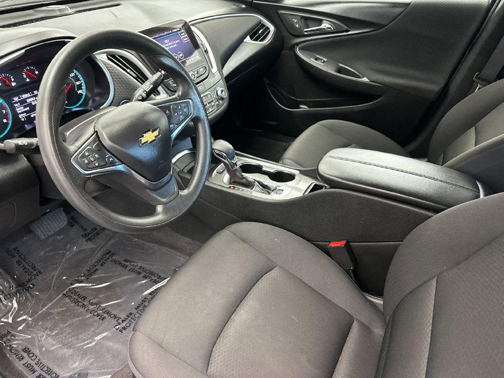 Used 2025 Chevrolet Malibu LT FWD image 9