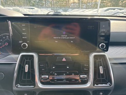 Certified 2022 Kia Sorento SX image 14