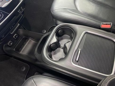 Used 2019 Chrysler Pacifica Touring-L Plus w/ S Appearance Package image 20