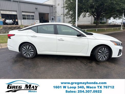 Used 2025 Nissan Altima 2.5 SV FWD image 2