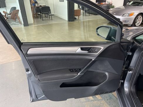 Used 2016 Volkswagen Golf S FWD image 32