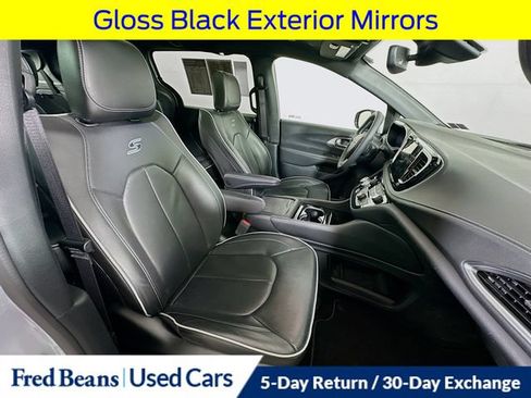 Used 2023 Chrysler Pacifica Limited w/ S Appearance Package FWD image 37