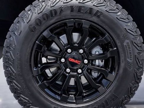 Used 2023 GMC Sierra 1500 AT4X image 11