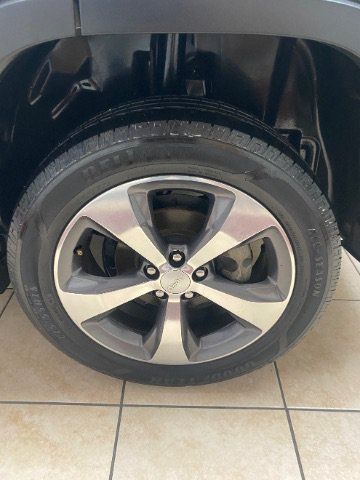 Used 2020 Jeep Cherokee Limited FWD image 26