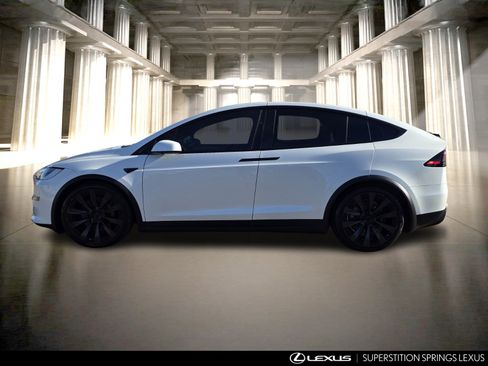 Used 2022 Tesla Model X Plaid image 8