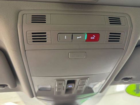 Used 2024 Volkswagen Jetta SE FWD image 11