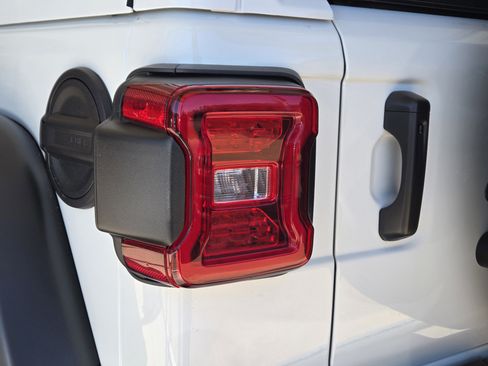 New 2026 Jeep Wrangler Unlimited Rubicon 392 image 12