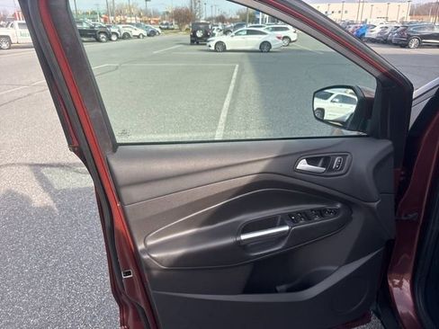 Used 2018 Ford Escape SE w/ Ford Safe & Smart Package image 11