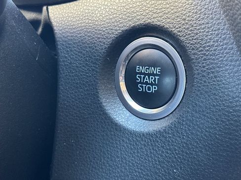 Used 2021 Toyota Corolla XLE FWD image 18