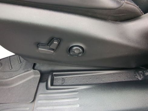 Used 2024 Chrysler Pacifica Touring-L w/ S Appearance Package FWD image 18