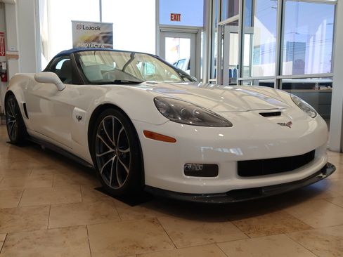 Used 2013 Chevrolet Corvette 427 w/ 1SC Preferred Equipment Group image 2