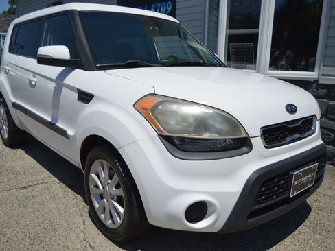Used 2012 Kia Soul + FWD image 7
