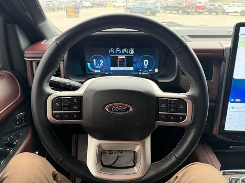 Used 2024 Ford Expedition Limited image 16