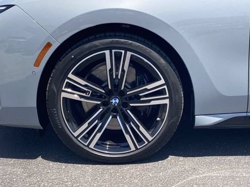 Used 2025 BMW 740i w/ Premium Package RWD image 10