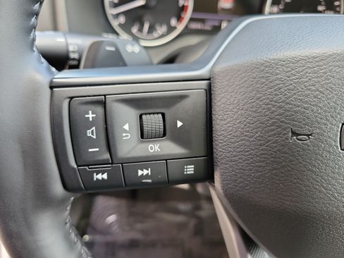 Used 2025 Nissan Rogue SV FWD image 28