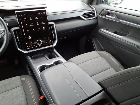 Used 2025 GMC Acadia Elevation image 9