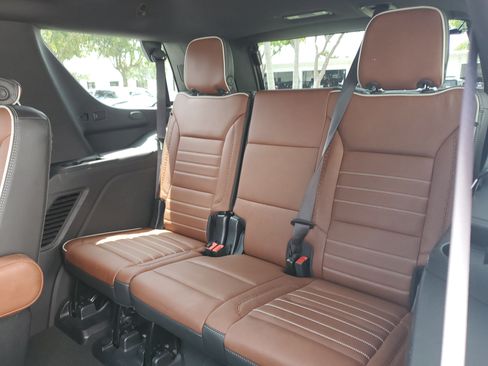 Used 2023 GMC Yukon Denali Ultimate AWD/4WD image 13