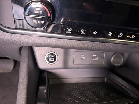 Used 2023 Nissan Rogue SV FWD image 32