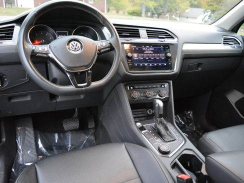 Used 2021 Volkswagen Tiguan SE image 17