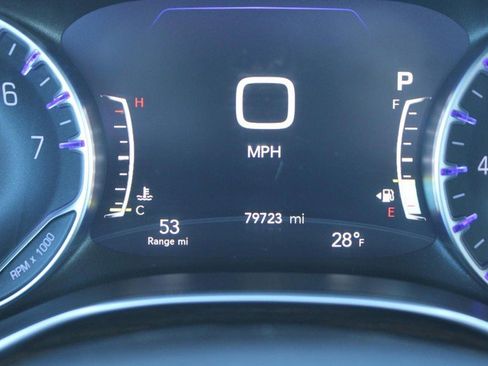 Used 2023 Chrysler Pacifica Limited image 20