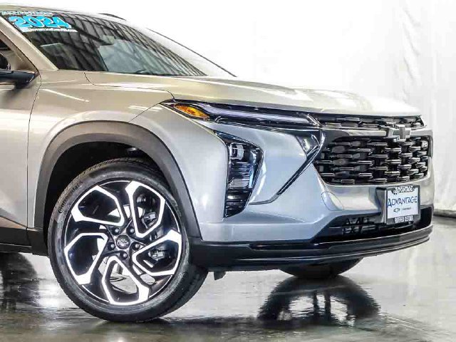Certified 2024 Chevrolet Trax RS w/ Sunroof Package FWD image 3