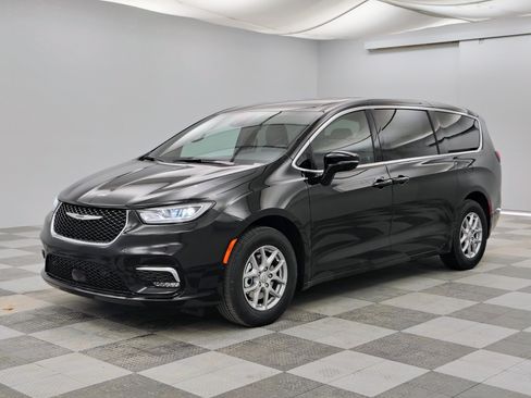 New 2026 Chrysler Pacifica Select FWD image 6