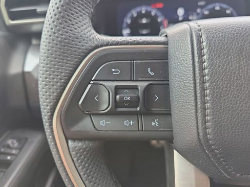 Used 2025 Toyota Tacoma TRD Sport AWD/4WD image 19