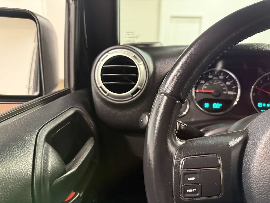 Used 2018 Jeep Wrangler Unlimited Sahara AWD/4WD image 77