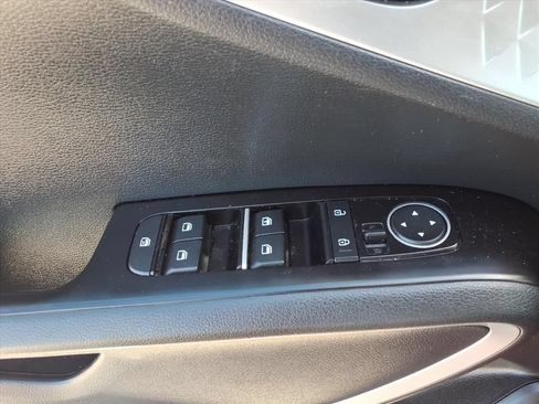 Used 2025 Kia Soul LX FWD image 17