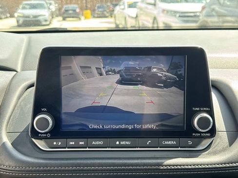 Used 2024 Nissan Rogue S FWD image 26