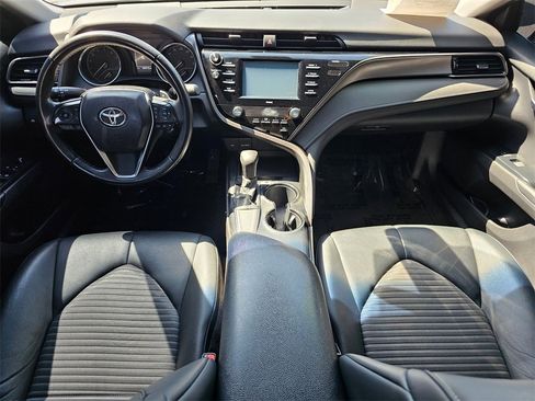 Used 2020 Toyota Camry SE image 12