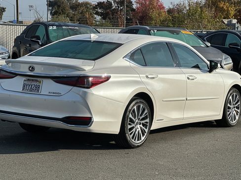 Used 2021 Lexus ES 300h 300h image 4