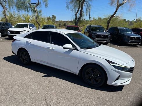 Used 2022 Hyundai Elantra SEL w/ Convenience Package image 6