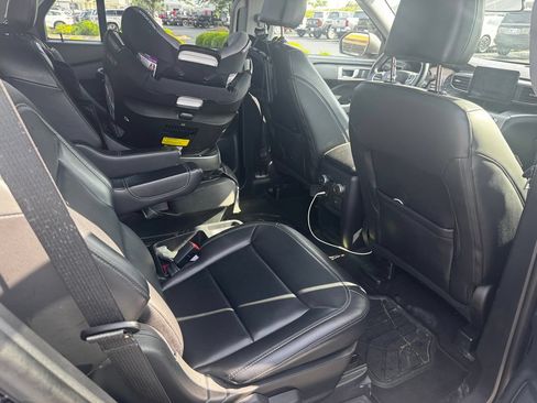Used 2021 Ford Explorer XLT w/ Equipment Group 202A AWD/4WD image 10