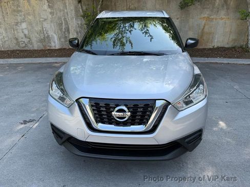 Used 2019 Nissan Kicks S image 2